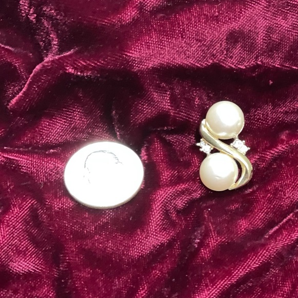 Vintage Richelieu Faux Pearl Gold Tone Swirl Earrings w Rhinestones Pierced - Picture 4 of 5